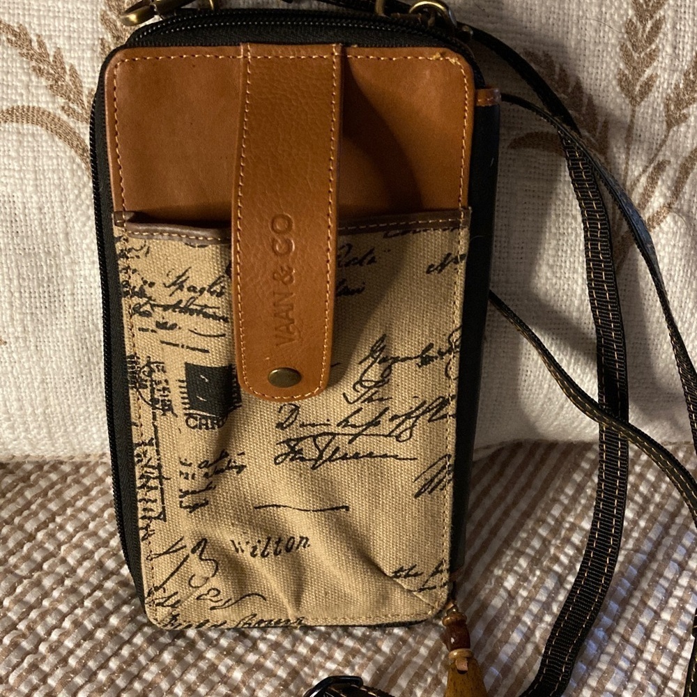 Classic Vaan & Co Crossbody